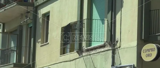 Balcone crollato a Catanzaro, la Procura sequestra l'appartamento - VIDEO