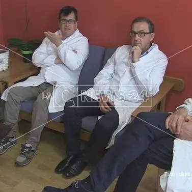 Parto da record a Cosenza, i medici: «Ecco come abbiamo trattato il caso» - VIDEO