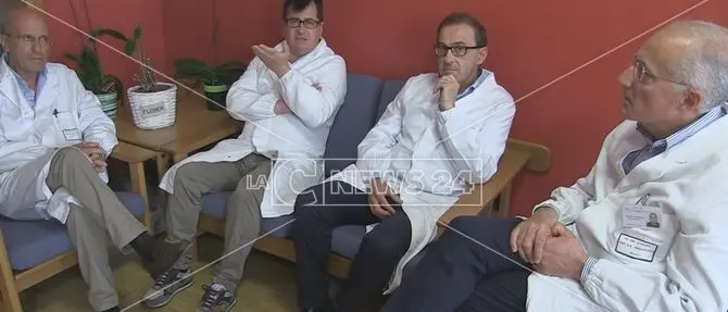 Parto da record a Cosenza, i medici: «Ecco come abbiamo trattato il caso» - VIDEO
