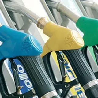 Benzina, consistente aumento del prezzo nei prossimi giorni