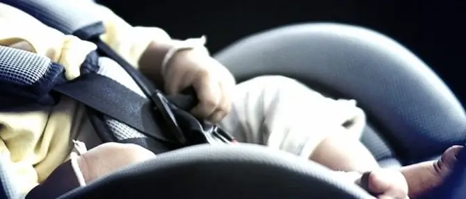 Dimentica la figlia di un anno in auto: bimba morta nel Pisano