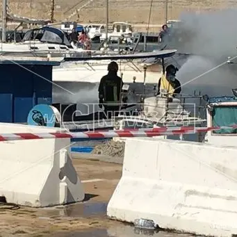 Motoscafo in fiamme, intervento più tempestivo avrebbe azzerato i danni