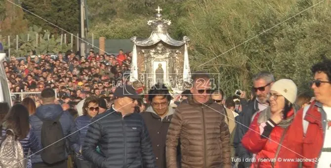 Pellegrinaggio a Capocolonna, un rito senza tempo - VIDEO