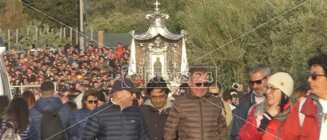 Pellegrinaggio a Capocolonna, un rito senza tempo - VIDEO