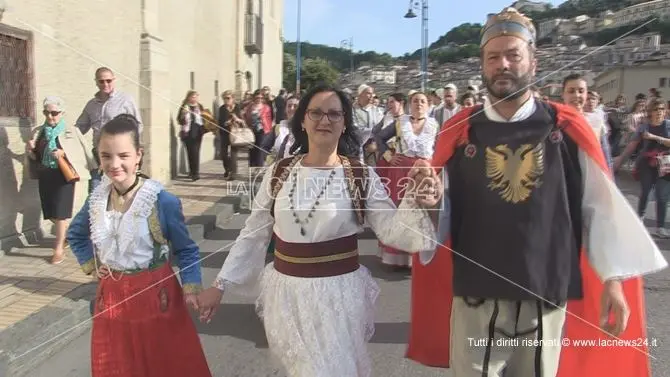 La Bukuria Arbereshe colora le strade del centro di Cosenza - VIDEO