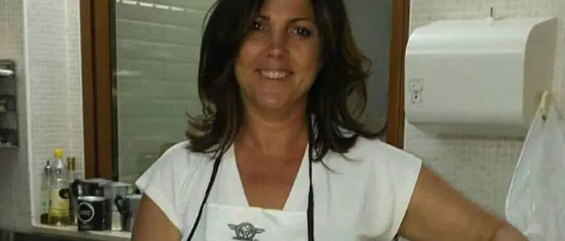 Vicesindaca ai fornelli col grembiule di Mussolini. È polemica per la foto