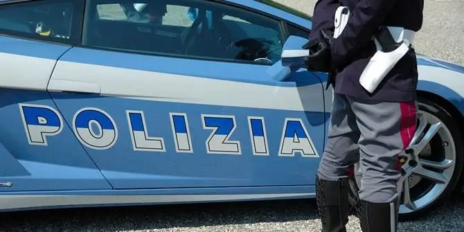 Catanzaro, con soldi e droga in auto: arrestato 18enne