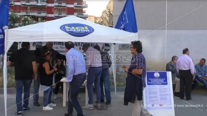 Contratto di Governo, maggioranza bulgara nei gazebo della Lega - VIDEO