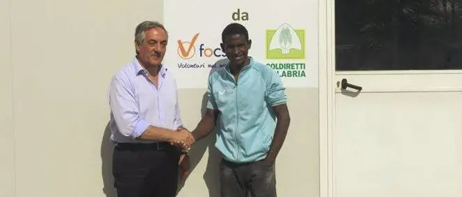 Container con docce per la tendopoli di San Ferdinando