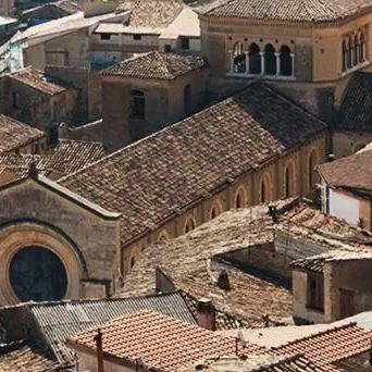 Cosenza riscopre i suoi antichi tesori con il trekking urbano