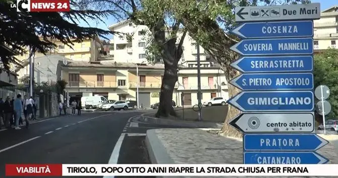 Tiriolo, dopo otto anni riapre la strada chiusa per frana - VIDEO