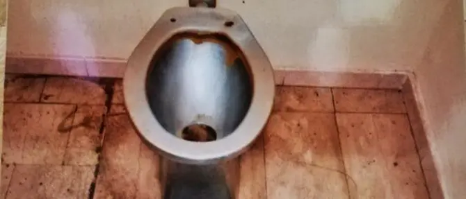 Degrado alla Questura di Crotone: «Rischiamo di ammalarci»