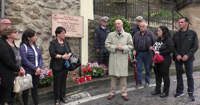 Lamezia ricorda i netturbini uccisi, i familiari chiedono giustizia - VIDEO