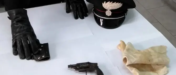 Arrestato 67enne per detenzione illegale d'arma a Scandale