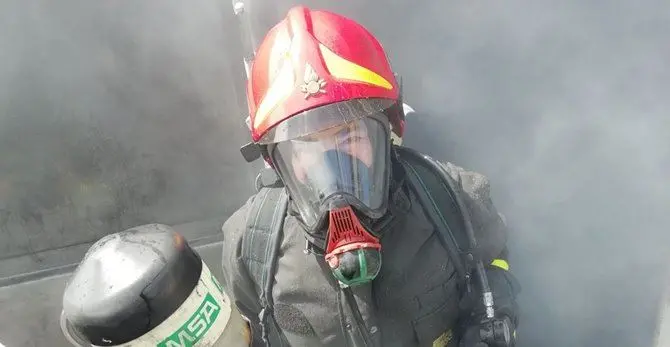 Fiamme e visibilità zero, ecco come si esercitano i pompieri di Vibo - VIDEO