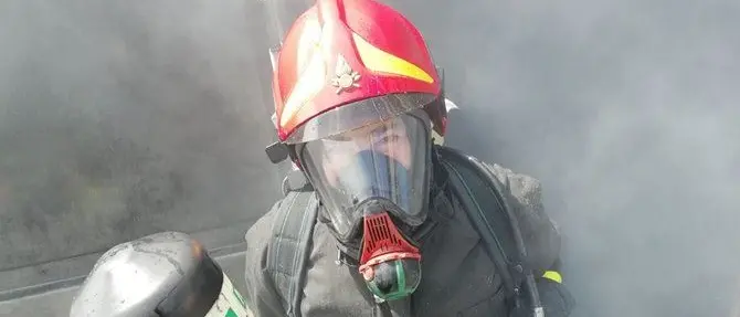 Fiamme e visibilità zero, ecco come si esercitano i pompieri di Vibo - VIDEO