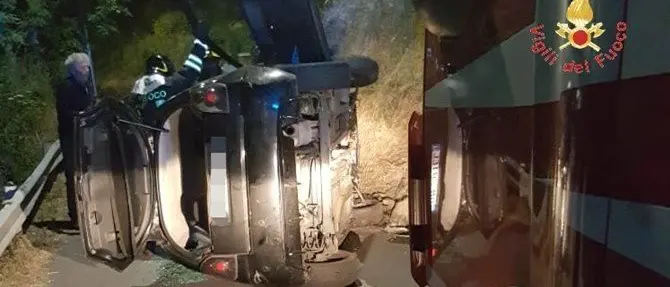 Catanzaro, esce fuori strada con la macchina e si ribalta