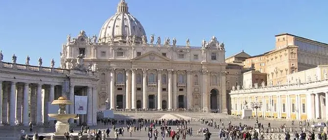 «I servizi spiarono il Vaticano per conoscere in anticipo il successore di Wojtyla»