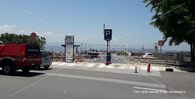 Catanzaro, utenti prigionieri nel parcheggio dell'ospedale