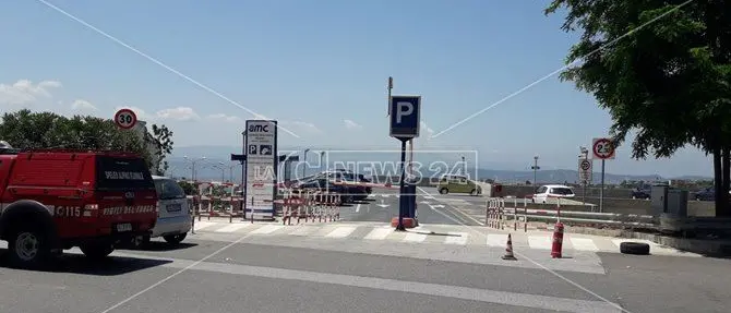 Catanzaro, utenti prigionieri nel parcheggio dell'ospedale