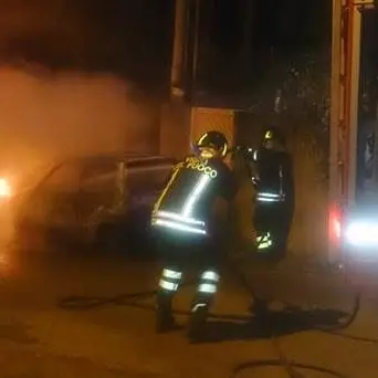 Corpo carbonizzato dentro un’auto in fiamme a Soverato