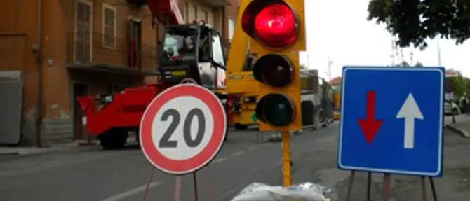 Isola Capo Rizzuto, rubata la batteria del semaforo mobile