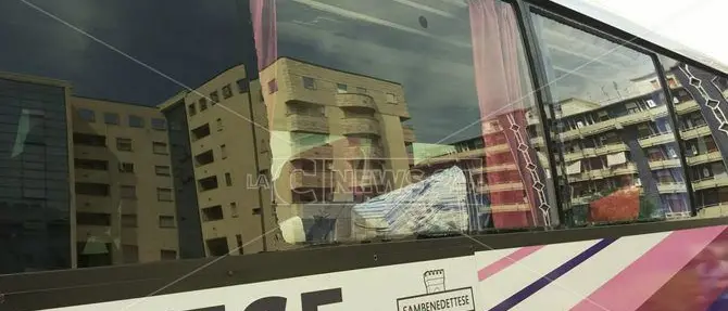 Play off a Cosenza, sassi contro il bus della Sambenedettese