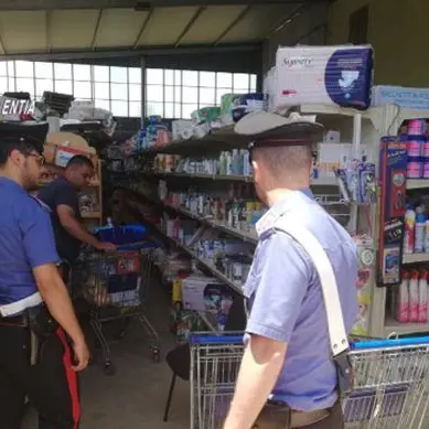 Rombiolo, un supermercato fantasma in un deposito dismesso