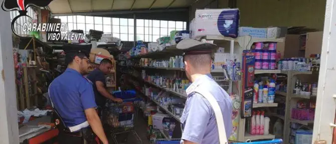 Rombiolo, un supermercato fantasma in un deposito dismesso