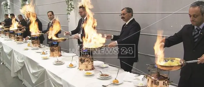 Cucina flambè per i vent'anni di Amira Cosenza-Sila VIDEO