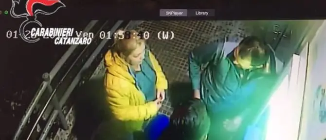 «Dammi i soldi o t'ammazzo»: sei arresti per rapina a Lamezia FOTO-VIDEO