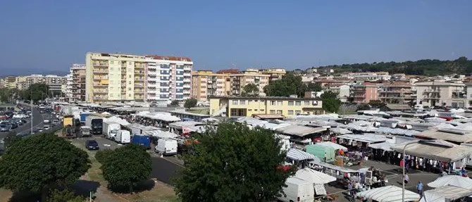 Catanzaro, il mercato rionale di Lido taglia il traguardo