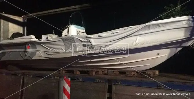 Acquista un motoscafo con un assegno scoperto, sequestrato dai carabinieri