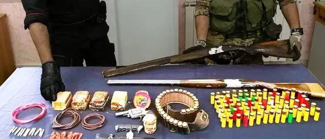 Armi ed esplosivi in un terreno a Chiaravalle, arrestato 50enne