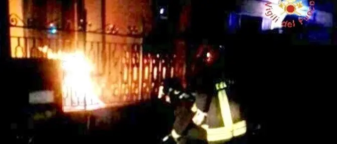 In fiamme conduttura del gas: disavventura per un turista
