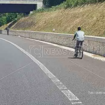 Autostrada del Mediterraneo? Si può percorrere tranquillamente in bici...