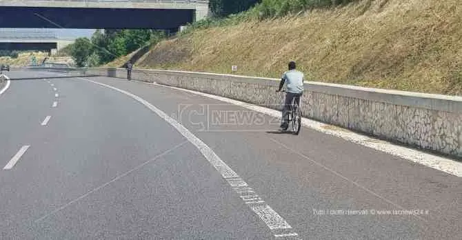 Autostrada del Mediterraneo? Si può percorrere tranquillamente in bici...