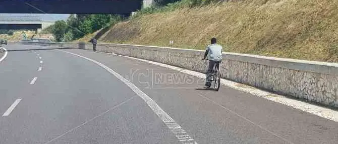 Autostrada del Mediterraneo? Si può percorrere tranquillamente in bici...