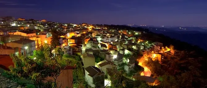 Savelli al voto, Spina e Frontera si contendono la guida del borgo