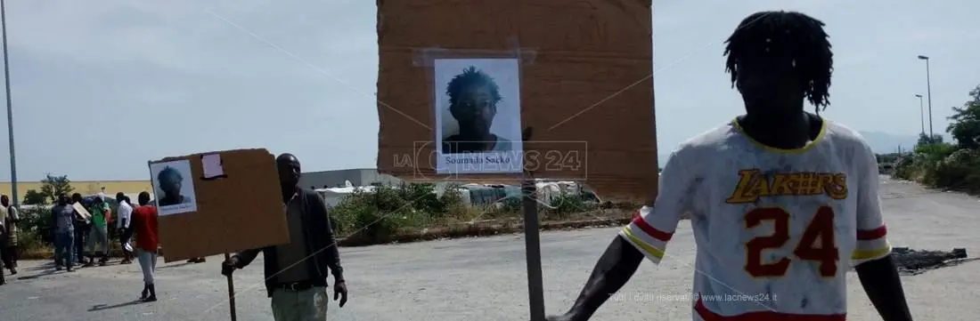 Migrante ucciso a San Calogero. Alta tensione alla tendopoli di San Ferdinando