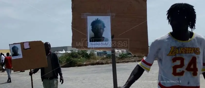 Migrante ucciso a San Calogero. Alta tensione alla tendopoli di San Ferdinando