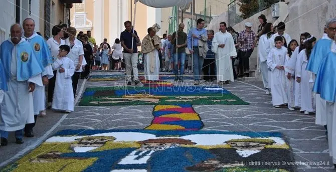 Ricadi, l’Infiorata colora la frazione di Santa Domenica