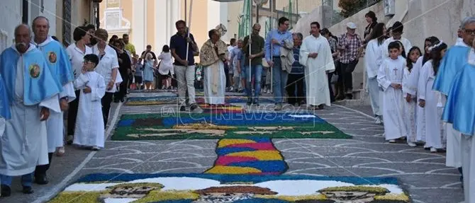 Ricadi, l’Infiorata colora la frazione di Santa Domenica