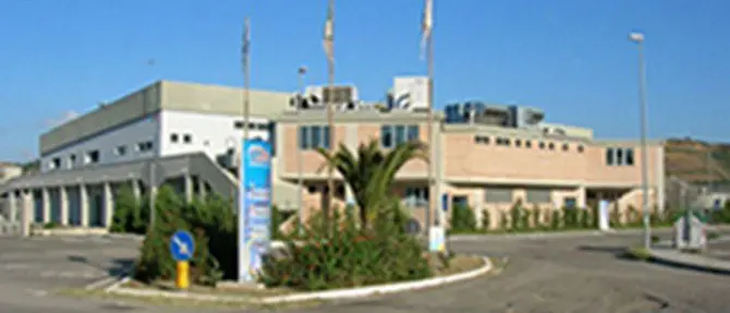 Catanzaro, un faro si abbatte sul campo di gioco al PoliGiovino