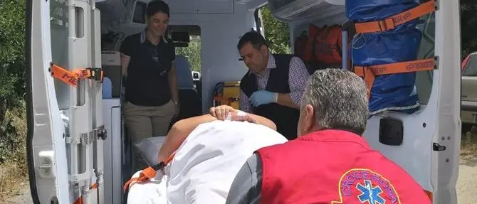 Pesa 300 chili e l'ospedale non ha un mezzo adatto a portarlo a casa