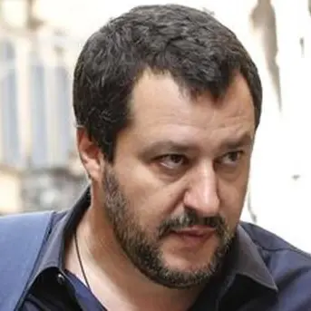 Salvini: «Basta immigrati a spasso, blindiamo i Cpr». Ma dimentica che già lo sono