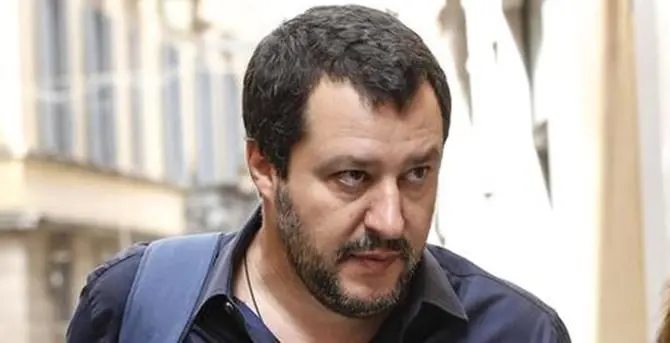 Salvini: «Basta immigrati a spasso, blindiamo i Cpr». Ma dimentica che già lo sono