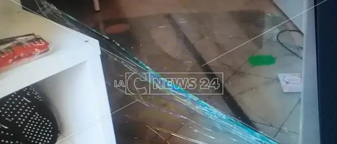 Aggressioni e violenza sessuale, due arresti a Cosenza