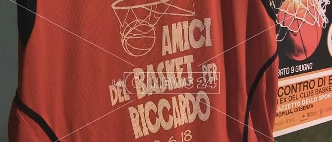Cosenza, gli amici del basket in campo per Riccardo - VIDEO