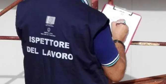 Scoperti lavoratori in nero nel Crotonese: titolari denunciati